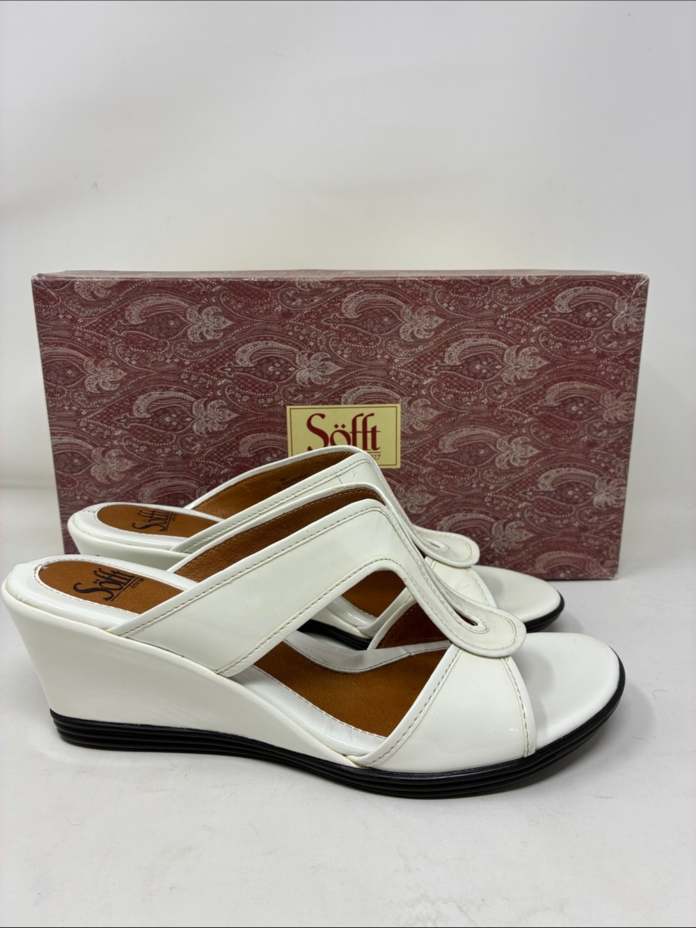 Sofft Laria White Patent Leather Cushioned Comfort Shoes Flats Size 8